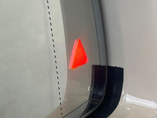 ���u���C���h�A�V�X�g�Z���T�[:���p����̎Ԃ����m���A�h���C�o�[���Ԑ��ύX���s���ۂɁA�x�����Ƌ��ɒ��ӂ𑣂��Ă������S�x���@�\�ł�!