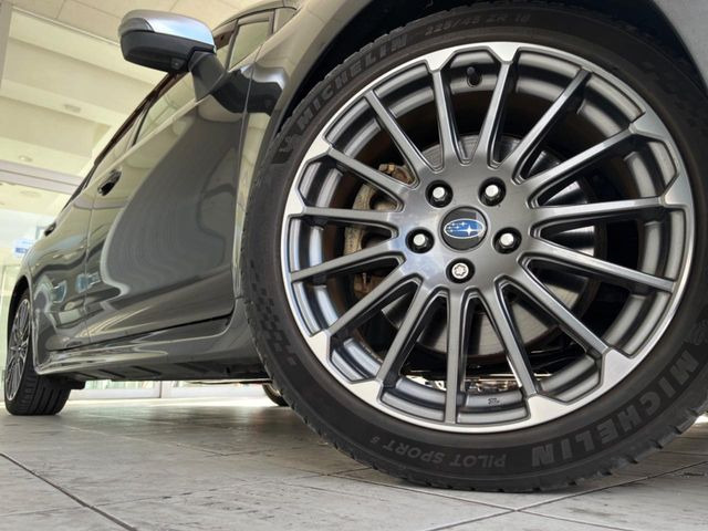 �y����18�C���`�A���~�z�C�[���z�O�ςɃ}�b�`���������A���~�z�C�[���𑕒����Ă���܂��B�e��ЊO�A���~�z�C�[����A�X�^�b�h���X�^�C�����戵�����Ă���܂��B���񂲑��k����������