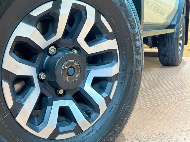 �y����16�C���`�A���~�z�C�[���z�O�ςɃ}�b�`���������A���~�z�C�[���𑕒����Ă���܂��B�e��ЊO�A���~�z�C�[����A�X�^�b�h���X�^�C�����戵�����Ă���܂��B���񂲑��k����������