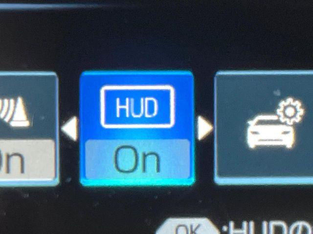 �y�J���[�w�b�h�A�b�v�f�B�X�v���C�z���݂̑��x�⑖�s�����f�W�^���\���ŉ^�]�ȑO���̃K���X�ɓ��e!�J���[�t���Ŏ��F���������A�^�]���ڐ������炳���K�v�ȏ����m�F�ł���̂łƂ��Ă��֗��ň��S!