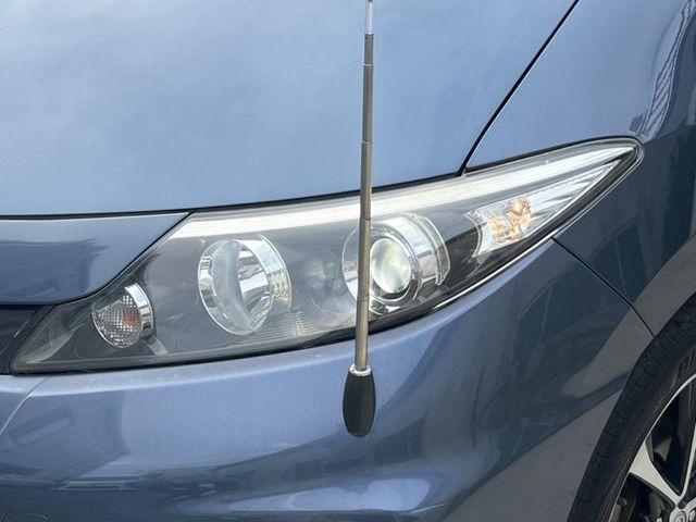 【HIDヘッドライト】非常に明るく前方を照らしてくれるので、悪天候や夜間の走行時も視界良好で安心してお乗りいただけます。