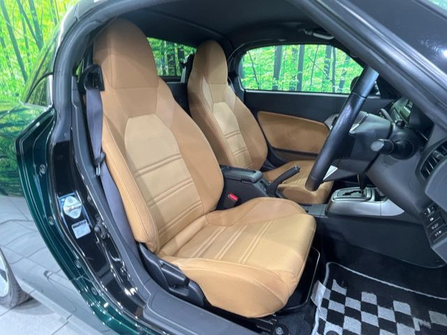 運転席シート廻りは使用感も少なく、良好な状態となっています。丁寧に使われていたことがよくわかりますね。