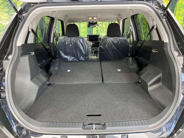 ���i�̂���������ʋ΁A���}���ɏ\���ȉ׎��X�y�[�X���m�ۂ��Ă���܂��B�Z�J���h�V�[�g��|���ƁA�傫�ȉו��̐ύڂ��\�ł���