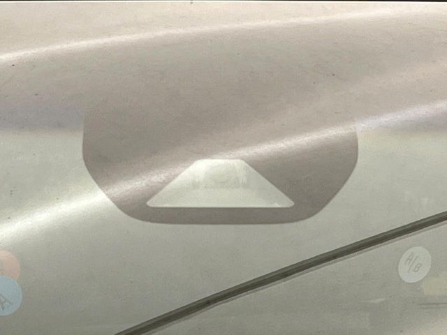 �y�z���_�Z���V���O�z���s���ɑO���̎ԗ�����F�����A�Փ˂������Ȏ��͌x��ƃu���[�L�ŏՓˉ���Ɣ�Q�y�����A�V�X�g�B�����S�Ƀh���C�u�����y���݂��������܂��B