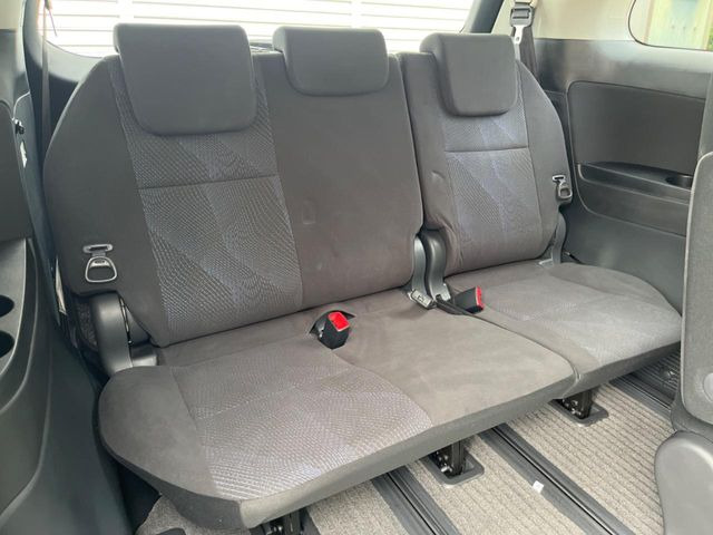 3列目シートはもちろん状態良好☆大人でもゆったりと座って頂けますので、大人数でのお出かけもラクラクです♪ご家族で、気の知れた仲間で、ドライブに行くのが楽しみですね♪