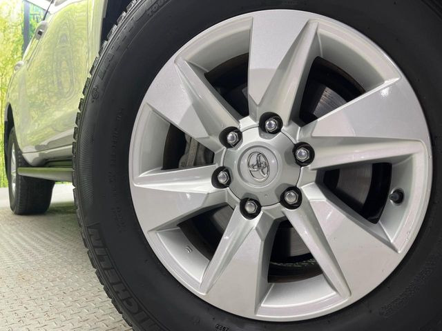 �y����17�C���`�A���~�z�C�[���z�O�ςɃ}�b�`���������A���~�z�C�[���𑕒����Ă���܂��B�e��ЊO�A���~�z�C�[����A�X�^�b�h���X�^�C�����戵�����Ă���܂��B���񂲑��k����������