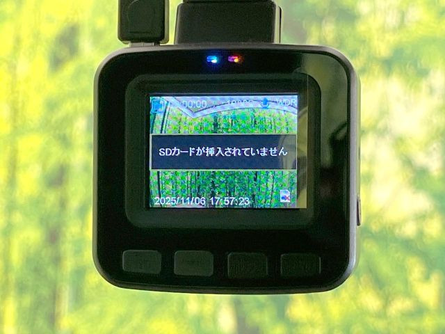 【ドライブレコーダー】安心・安全なカーライフに必須のドライブレコーダーを装備!走行中はもちろん、あおり運転や事故に遭遇した際の状況も映像で記録し、万一のリスクに備えます。