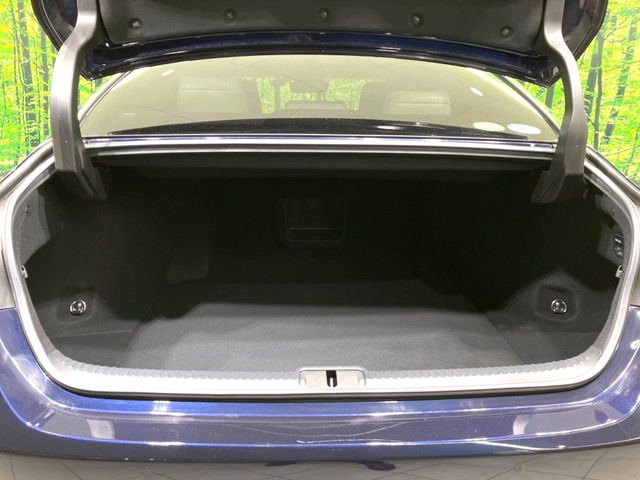 【ハンズフリーパワーバックドア】リアバンパー下部に足先を出し入れするだけでバックドアが自動で開閉♪両手が荷物でふさがっている時でもラクラク開閉操作が行えます!