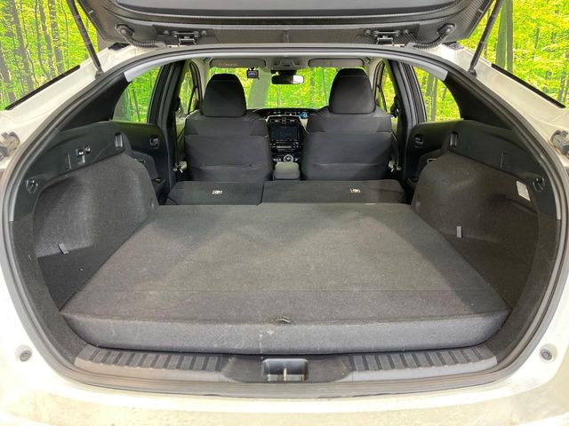 普段のお買い物や通勤、送迎等に十分な荷室スペースを確保しております。セカンドシートを倒すと、大きな荷物の積載も可能です♪