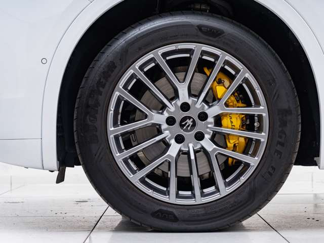 �y �A�y���^�F�蒆�Î� �z���Ђł̎ԗ��m�F�ɉ����A��O�ҋ@��2�Ђ֊Ӓ���˗����A�ԗ���Ԃ��`�F�b�N�B���i���̎��_�Ŗ�����s��������ΑΉ��A���S���Ă��͂��o���邨�Ԃ̏�ԂɎd�グ�܂��B