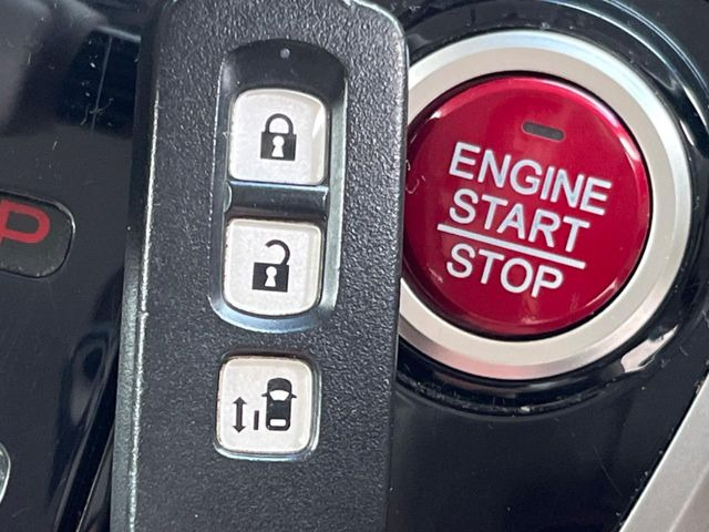 �yHonda�X�}�[�g�L�[�z�J�o����|�P�b�g�ɓ��ꂽ�܂܂ł��h�A�̎{���E�������\�ȃX�}�[�g�L�[�𑕔��B�G���W���̃I���E�I�t�����J�M�����o���K�v����������Ƃ��Ă��֗��ł���