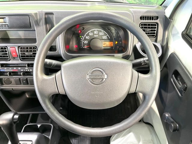 ステアリングも使用感が少なく、きれいな状態となっております♪