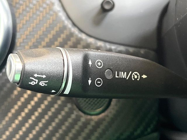 ���f�B�X�g���j�b�N�v���X:�s�s�A�x�O�A�������H�Ȃǂ̑��s���ɁA�X�e���I�}���`�p�[�p�X�J�����ƃ��[�_�[�Z���T�[�ɂ��A�O���Ԃ�F�����đ��x�ɉ������Ԋԋ������ێ����鎟����̃N���R��!