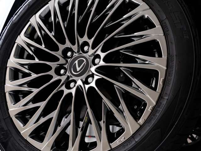 当店は高級輸入車専門店だからこそ整備に力を入れています。カスタム依頼はもとより各種コーディング作業や車検整備など、毎月多くのお客様からお問い合わせがあり、ご用命を頂いております。