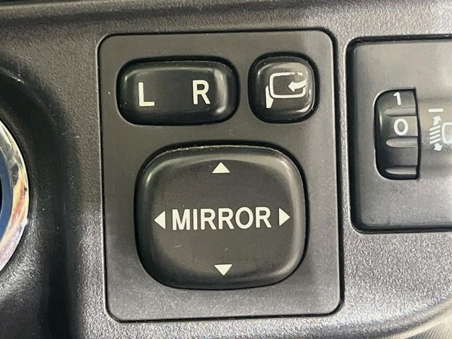 �y�d���i�[�~���[�z�T�C�h�~���[�͓d���i�[���ƂȂ��Ă���A�������ԏ�ł��L�Y�������X�N��}�����܂��B