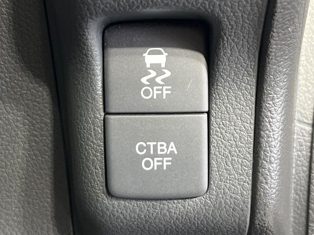 �y�V�e�B�u���[�L�A�N�e�B�u�V�X�e���z�ᑬ���s���ɑO���̎ԗ�����F�����A�Փ˂������Ȏ��͌x��ƃu���[�L�ŏՓˉ���Ɣ�Q�y�����A�V�X�g�B�����S�Ƀh���C�u�����y���݂��������܂��B