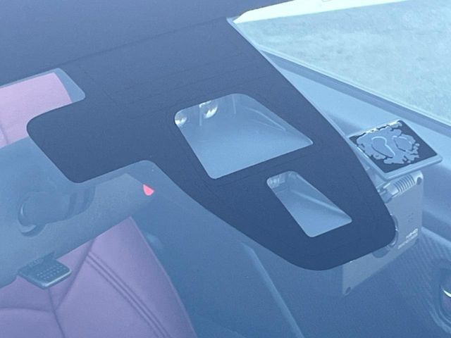 【シティブレーキアクティブシステム】低速走行中に前方の車両等を認識し、衝突しそうな時は警報とブレーキで衝突回避と被害軽減をアシスト。より安全にドライブをお楽しみいただけます。