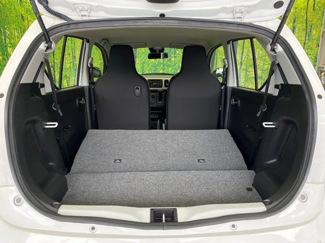 ���i�̂���������ʋ΁A���}���ɏ\���ȉ׎��X�y�[�X���m�ۂ��Ă���܂��B�Z�J���h�V�[�g��|���ƁA�傫�ȉו��̐ύڂ��\�ł���