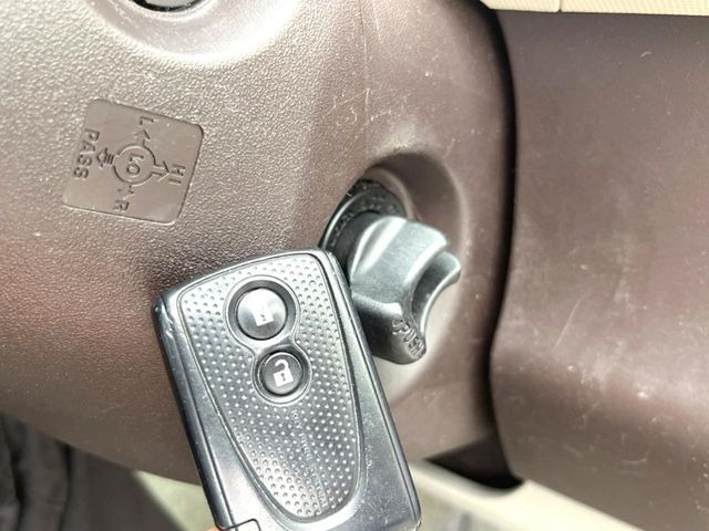 �y�X�}�[�g�L�[�z�J�o����|�P�b�g�ɓ��ꂽ�܂܂ł��h�A�̎{���E�������\�ȃX�}�[�g�L�[�𑕔��B�G���W���̃I���E�I�t�����J�M�����o���K�v����������Ƃ��Ă��֗��ł���