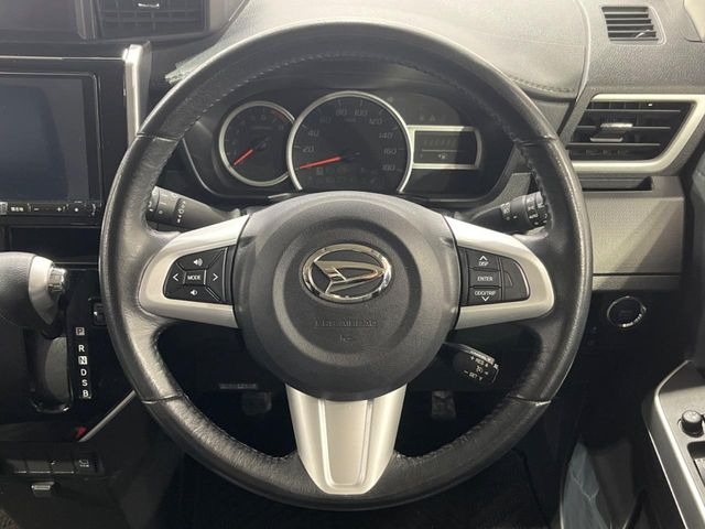 【ステアリングスイッチ】運転中、前方から目線をそらすことなく、オーディオ等の操作が可能な便利機能!安心&快適なドライブを演出してくれます♪