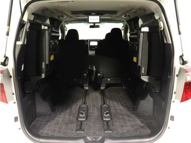 ミニバン最大級のスペース!ご家族、お友達とのキャンプやバーベキューほか、お仕事でも十分な容量が有ります!