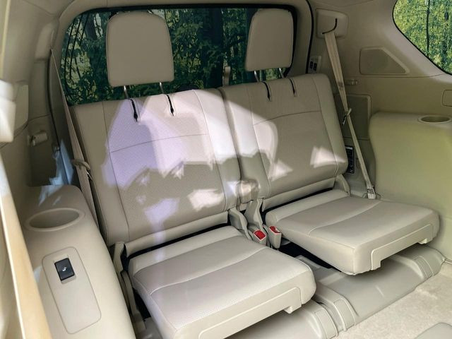 3列目シートはもちろん状態良好☆大人でもゆったりと座って頂けますので、大人数でのお出かけもラクラクです♪ご家族で、気の知れた仲間で、ドライブに行くのが楽しみですね♪