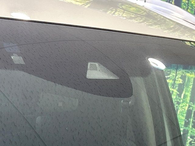 �y�z���_�Z���V���O�z���s���ɑO���̎ԗ�����F�����A�Փ˂������Ȏ��͌x��ƃu���[�L�ŏՓˉ���Ɣ�Q�y�����A�V�X�g�B�����S�Ƀh���C�u�����y���݂��������܂��B