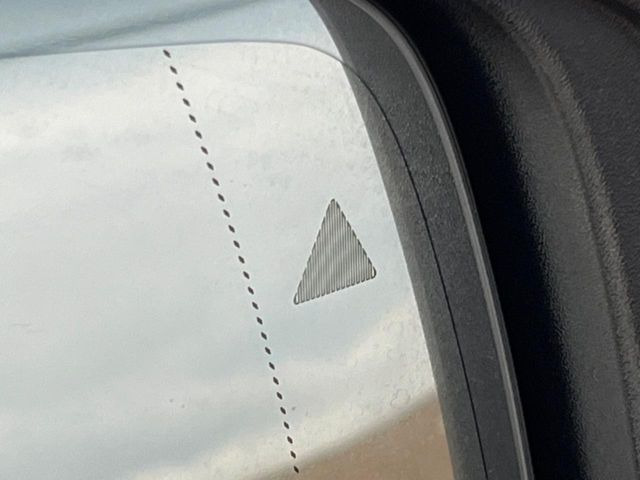 ���u���C���h�A�V�X�g�Z���T�[:���p����̎Ԃ����m���A�h���C�o�[���Ԑ��ύX���s���ۂɁA�x�����Ƌ��ɒ��ӂ𑣂��Ă������S�x���@�\�ł�!