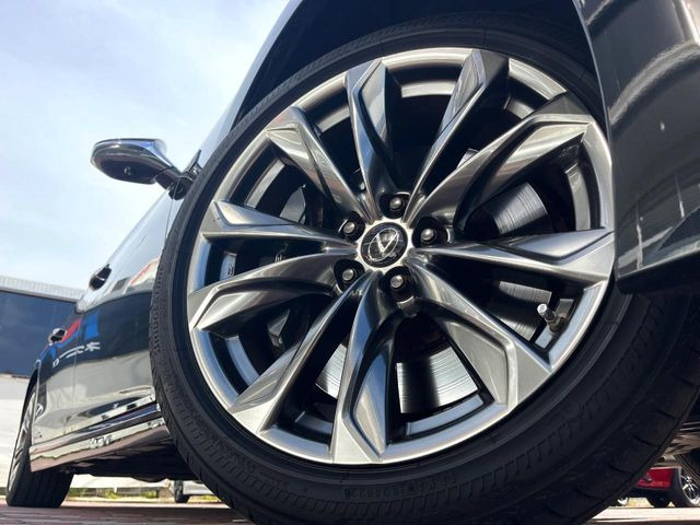 �y����20�C���`�A���~�z�C�[���z�O�ςɃ}�b�`���������A���~�z�C�[���𑕒����Ă���܂��B�e��ЊO�A���~�z�C�[����A�X�^�b�h���X�^�C�����戵�����Ă���܂��B���񂲑��k����������