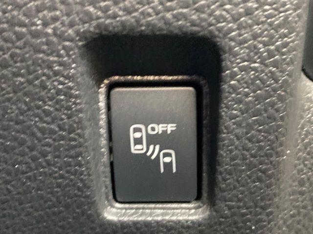 �y�����r�[�N���f�B�e�B�N�V�����z���s���A�h�A�~���[�̎��p�ɂȂ�₷���ӏ��Ɍ㑱�Ԃ��ڋ߂���ƃT�C�h�~���[�t�߂Ɍx����\���A�h���C�o�[�ɒ��ӊ��N�ƁA����̍ۂ̓n���h��������A�V�X�g�����܂��B