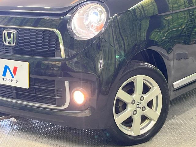 【HIDヘッドライト】非常に明るく前方を照らしてくれるので、悪天候や夜間の走行時も視界良好で安心してお乗りいただけます。