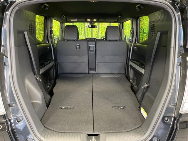 ���i�̂���������ʋ΁A���}���ɏ\���ȉ׎��X�y�[�X���m�ۂ��Ă���܂��B�Z�J���h�V�[�g��|���ƁA�傫�ȉו��̐ύڂ��\�ł���