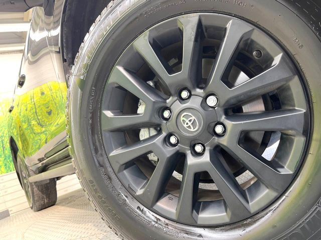 【純正18インチアルミホイール】外観にマッチした純正アルミホイールを装着しております。各種社外アルミホイールや、スタッドレスタイヤも取扱いしております。是非ご相談ください♪