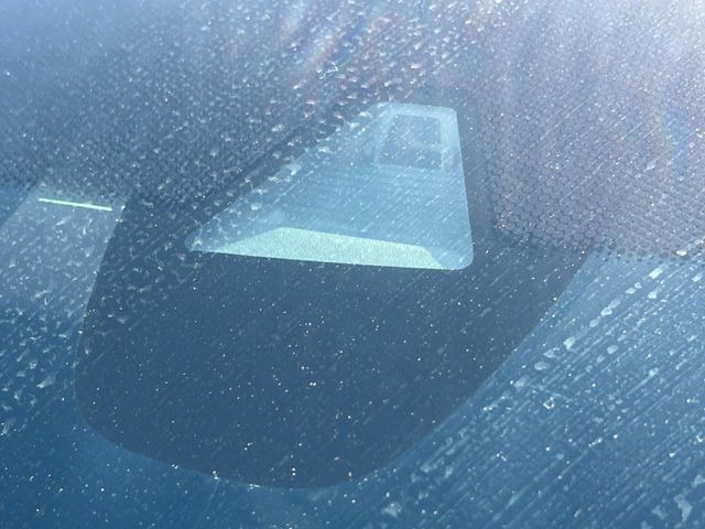 【ホンダセンシング】走行中に前方の車両等を認識し、衝突しそうな時は警報とブレーキで衝突回避と被害軽減をアシスト。より安全にドライブをお楽しみいただけます。