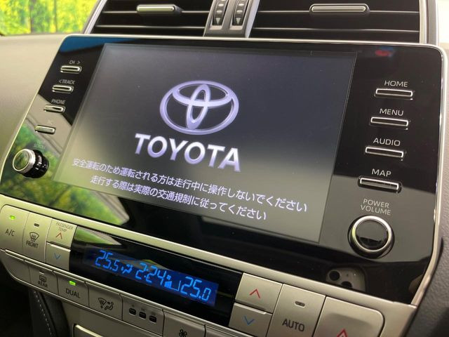 【メーカー純正9型ナビ】インテリアに溶け込むスタイリッシュな「専用設計」メーカーナビを装備♪視認性や操作性など基本性能にも優れ、より上質なカーライフをお楽しみいただけます。