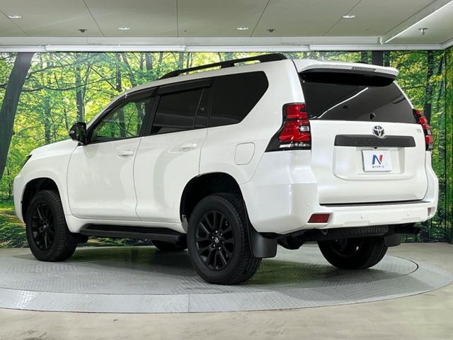 ☆全国のネクステージからお取り寄せが可能※!遠方の店舗に展示してあるクルマが気になる場合も、最寄りの店舗でご覧いただくことが可能です!是非私たちに要望をお聞かせください!※別途費用