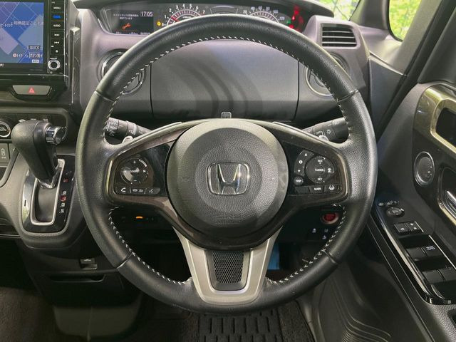 �y�����v�����X�e�A�����O�z�㎿�Ȋv���g�p���邱�ƂŁA��ɂ����������݂ƂĂ��^�]���₷���n���h���ł���