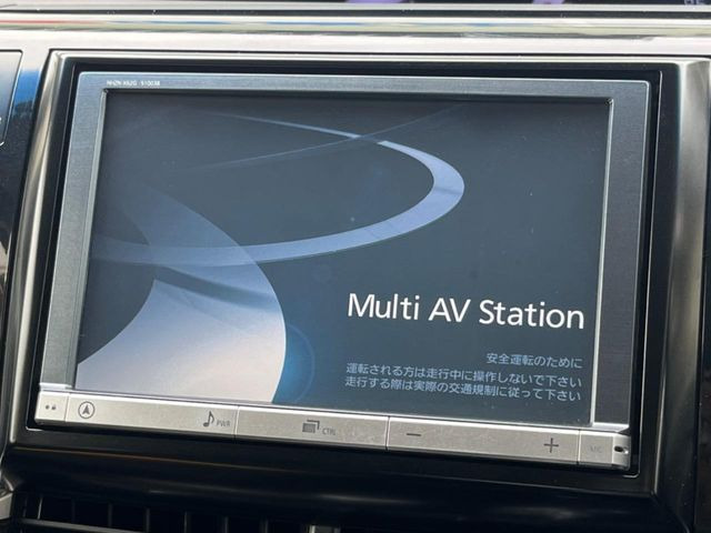 【純正ナビ】人気の純正ナビを装備しております。ナビの使いやすさはもちろん、オーディオ機能も充実!キャンプや旅行はもちろん、通勤や買い物など普段のドライブも楽しくなるはず♪