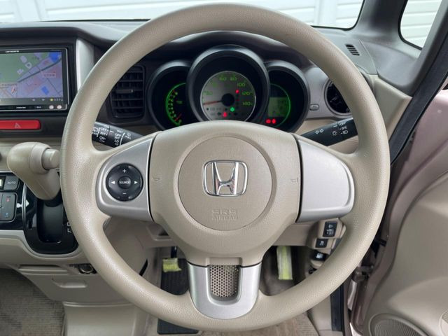 �y�X�e�A�����O�X�C�b�`�z�^�]���A�O������ڐ������炷���ƂȂ��A�I�[�f�B�I���̑��삪�\�ȕ֗��@�\!���S&���K�ȃh���C�u�����o���Ă���܂���