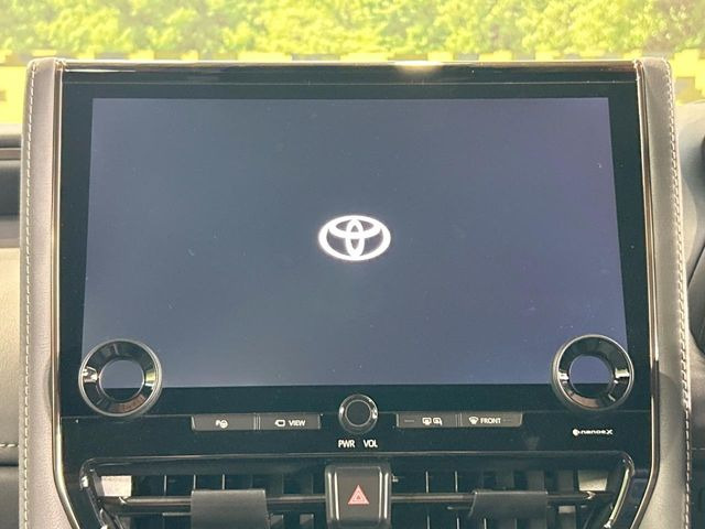 【メーカー純正ナビ】インテリアに溶け込むスタイリッシュな「専用設計」メーカーナビを装備♪視認性や操作性など基本性能にも優れ、より上質なカーライフをお楽しみいただけます。