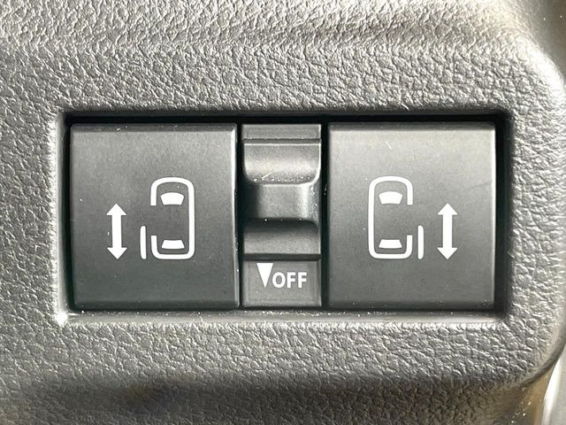 【両側パワースライドドア】スマートキーや運転席のスイッチで後席両側スライドドアの開閉が可能♪電動だから力を入れてドアを開ける必要が無く、小さなお子様でも簡単に開け閉めでき快適です♪