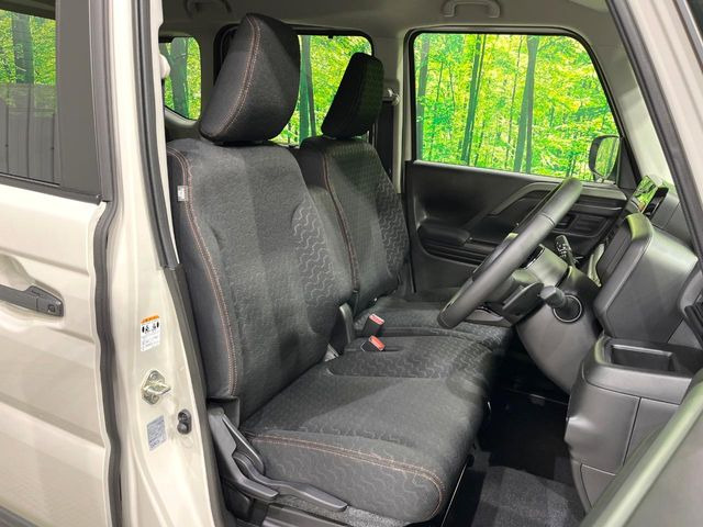 運転席シート廻りは使用感も少なく、良好な状態となっています。丁寧に使われていたことがよくわかりますね。