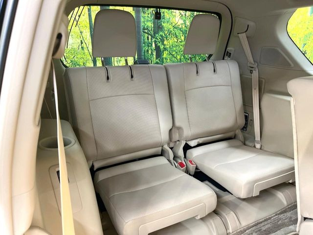 3列目シートはもちろん状態良好☆大人でもゆったりと座って頂けますので、大人数でのお出かけもラクラクです♪ご家族で、気の知れた仲間で、ドライブに行くのが楽しみですね♪
