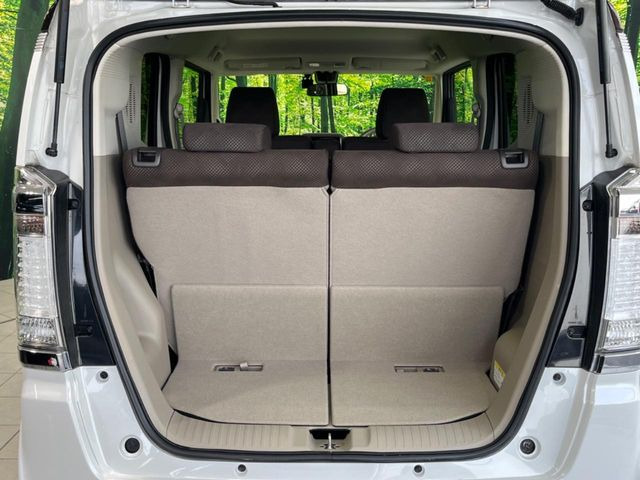 ���i�̂���������ʋ΁A���}���ɏ\���ȉ׎��X�y�[�X���m�ۂ��Ă���܂��B�Z�J���h�V�[�g��|���ƁA�傫�ȉו��̐ύڂ��\�ł���