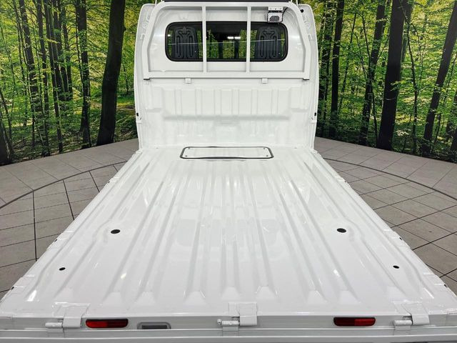 積み下ろしのしやすいデッキにはたっぷりと荷物を積み込んでいただけます。遊びから仕事まで、様々なシーンで頼れます♪