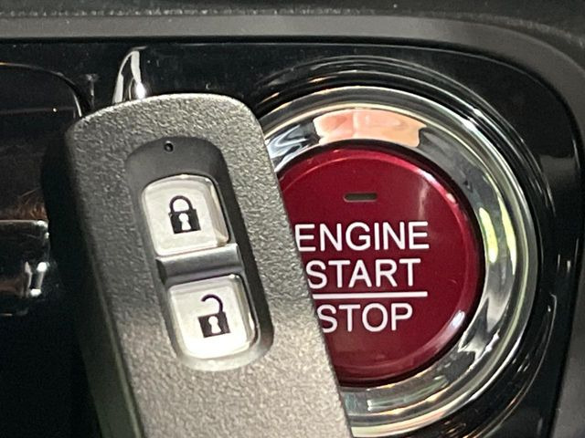 �yHonda�X�}�[�g�L�[�z�J�o����|�P�b�g�ɓ��ꂽ�܂܂ł��h�A�̎{���E�������\�ȃX�}�[�g�L�[�𑕔��B�G���W���̃I���E�I�t�����J�M�����o���K�v����������Ƃ��Ă��֗��ł���