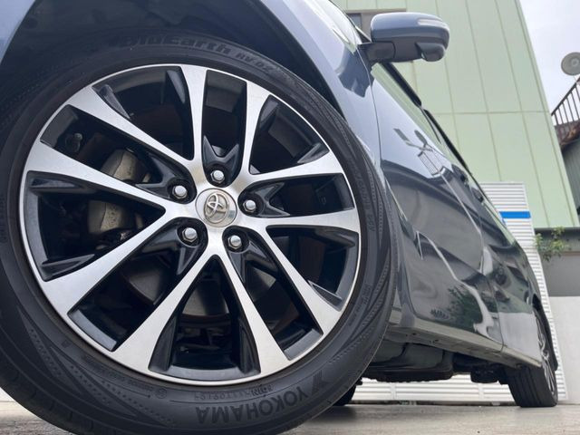 【純正18インチアルミホイール】外観にマッチした純正アルミホイールを装着しております。各種社外アルミホイールや、スタッドレスタイヤも取扱いしております。是非ご相談ください♪
