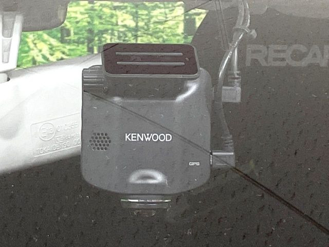 【ドライブレコーダー】安心・安全なカーライフに必須のドライブレコーダーを装備!走行中はもちろん、あおり運転や事故に遭遇した際の状況も映像で記録し、万一のリスクに備えます。