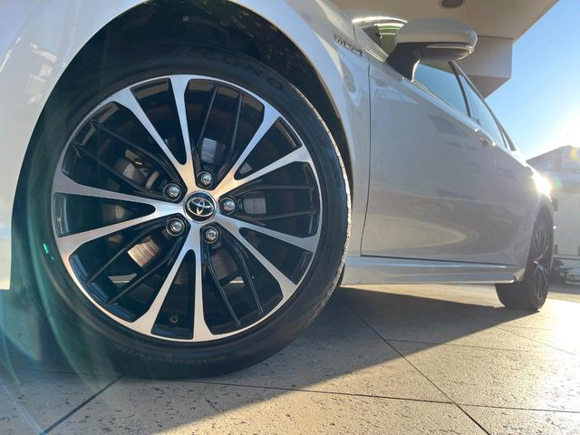 �y����18�C���`�A���~�z�C�[���z�O�ςɃ}�b�`���������A���~�z�C�[���𑕒����Ă���܂��B�e��ЊO�A���~�z�C�[����A�X�^�b�h���X�^�C�����戵�����Ă���܂��B���񂲑��k����������