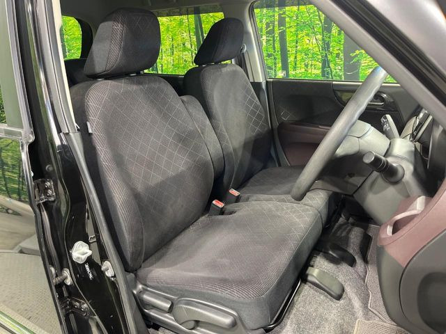 運転席シート廻りは使用感も少なく、良好な状態となっています。丁寧に使われていたことがよくわかりますね。